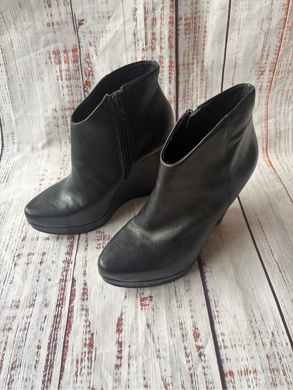 San Marina Women's Black Wedge Ankle Boots - Sleek Zip Closure Size 6